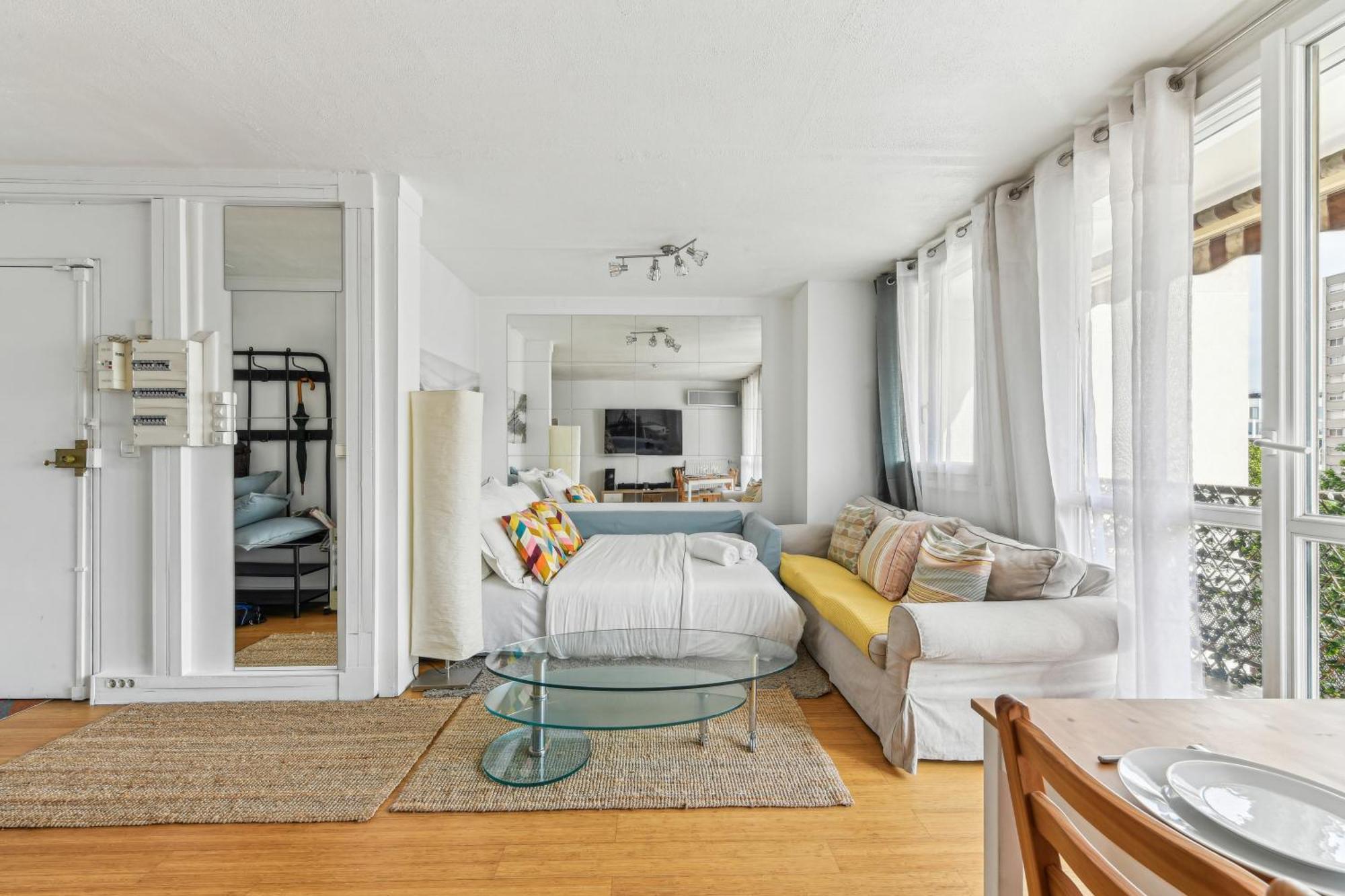 Chic And Comfortable Apart With Balcony 勒瓦卢瓦-佩雷 外观 照片